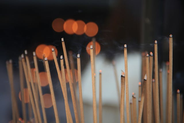 How to Use Incense and Unlock Its Benefits